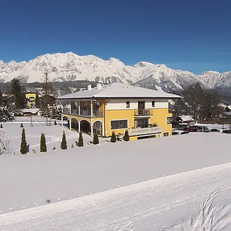 卡斯泰利别墅酒店 * 斯拉德明