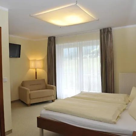 卡斯泰利别墅酒店 * 斯拉德明